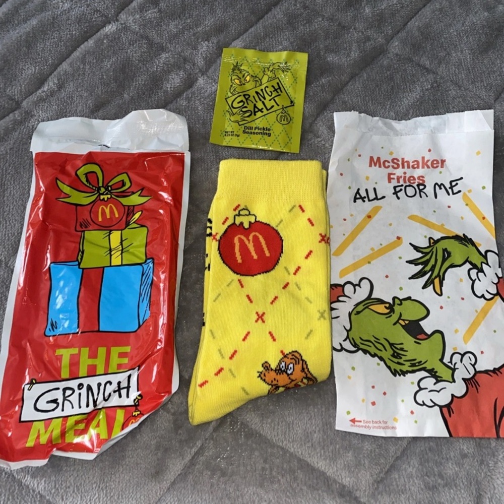 2025 McDONALD'S Grinch Christmas Adult Happy Meal Socks YELLOW